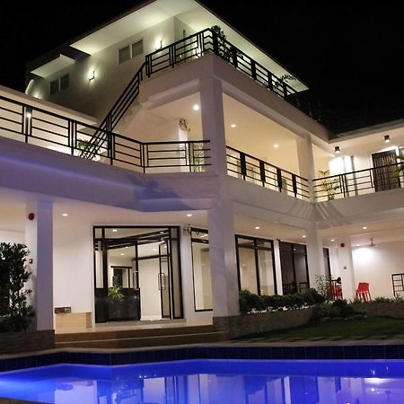 Be-Ing Suites Davao City Exteriör bild
