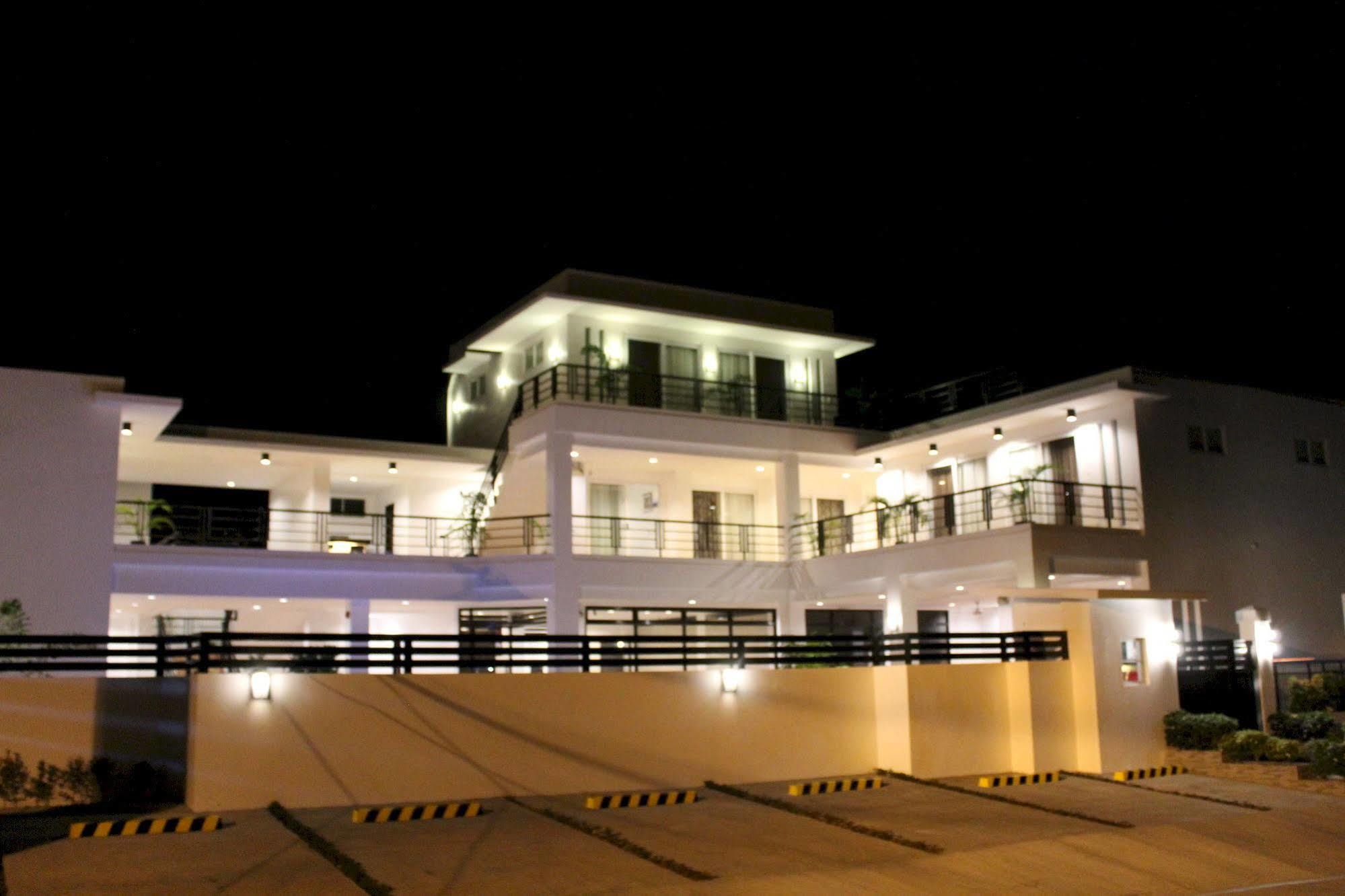 Be-Ing Suites Davao City Exteriör bild