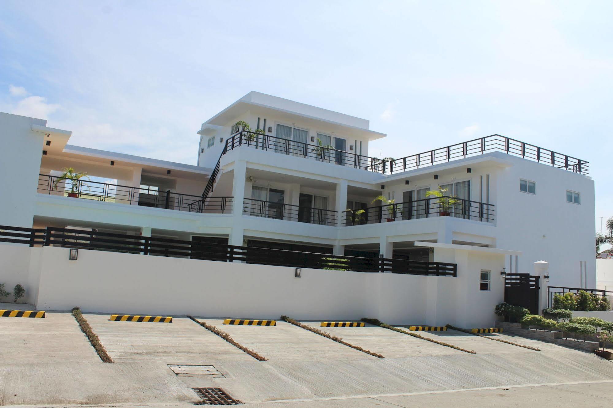 Be-Ing Suites Davao City Exteriör bild
