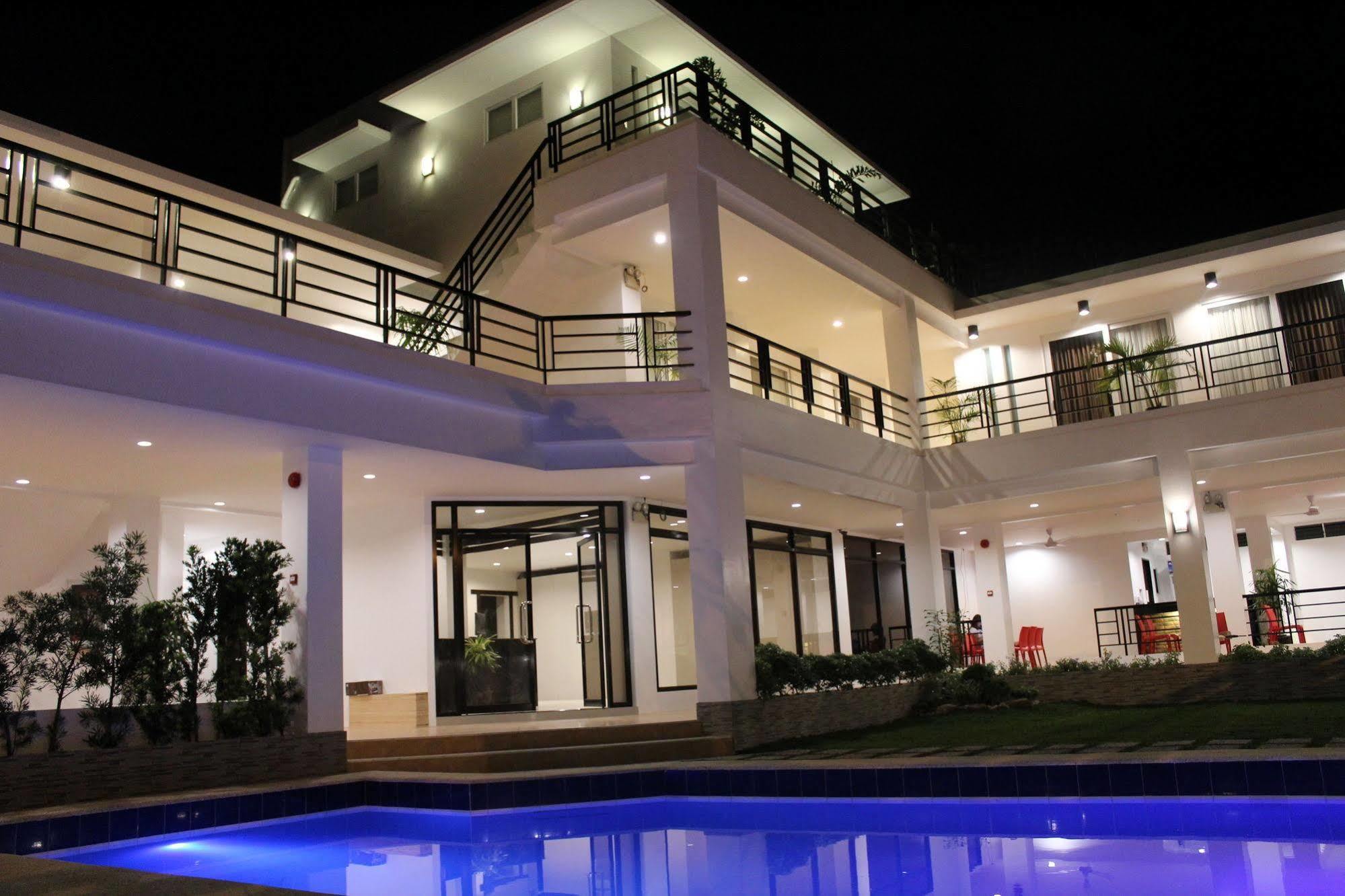 Be-Ing Suites Davao City Exteriör bild